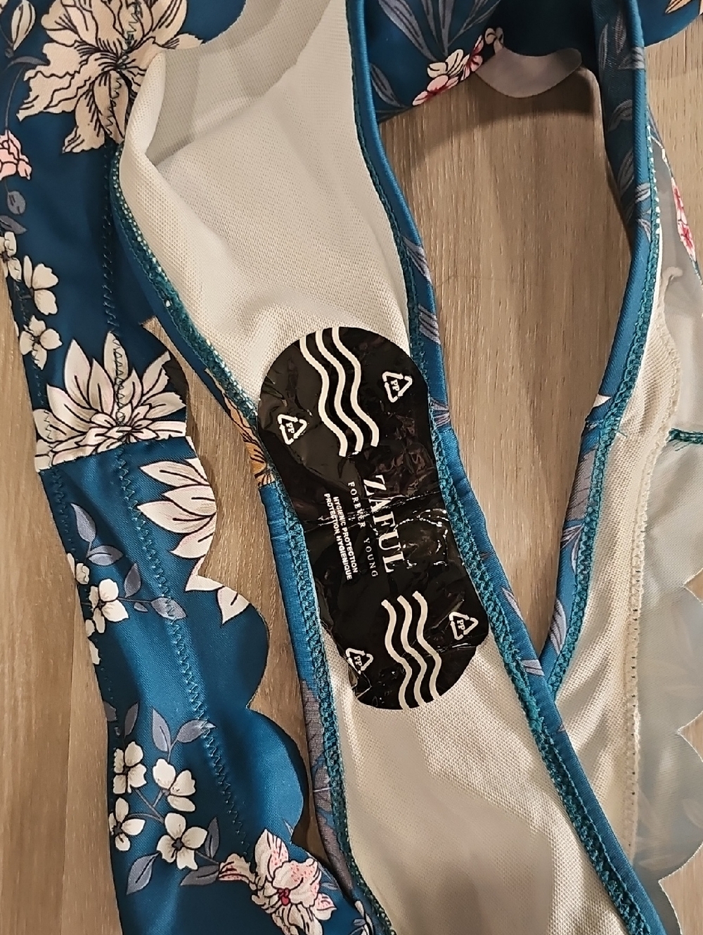 Zaful White and Teal Floral Scalloped Bikini - Picture 3 of 5